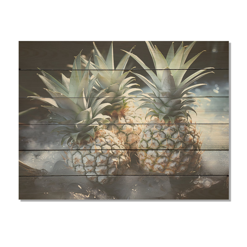 Pineapples Charm In Fog I - Art en bois d'ananas sur bois de pin naturel, H 30 po x l 40 po