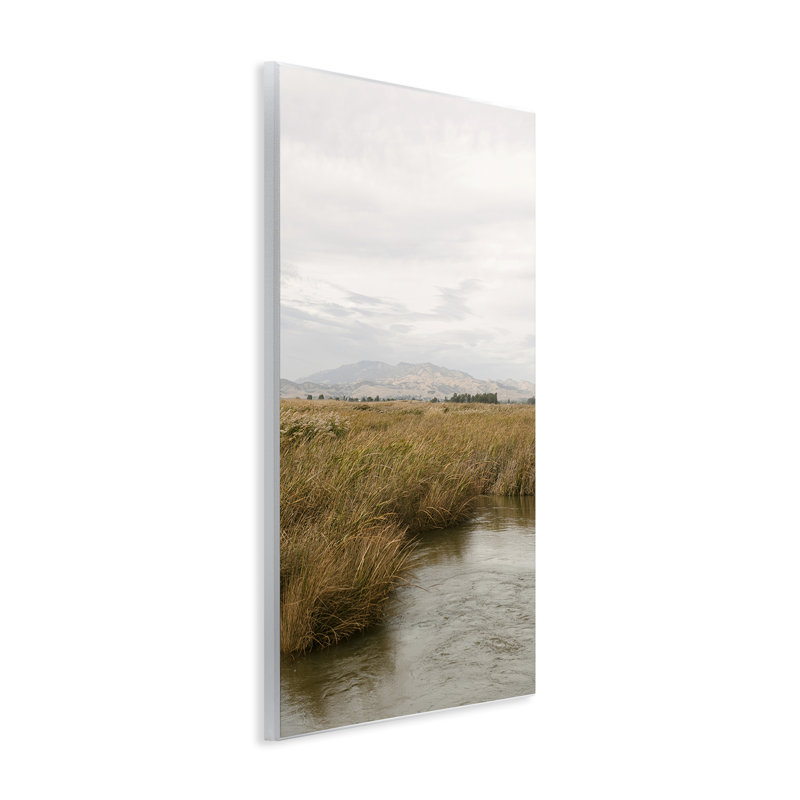  «Marshland with Distant Mountain», art mural par Crystal Lynn Collins, H 15 po x l 10 po
