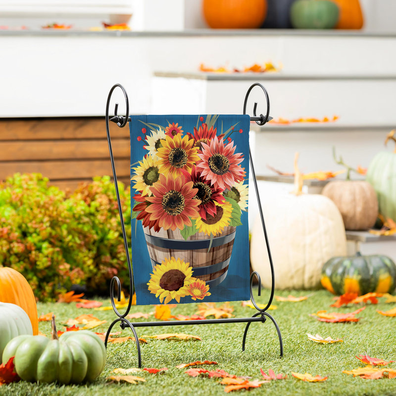 Drapeau de jardin Barrel Of Blooms & Pumpkins