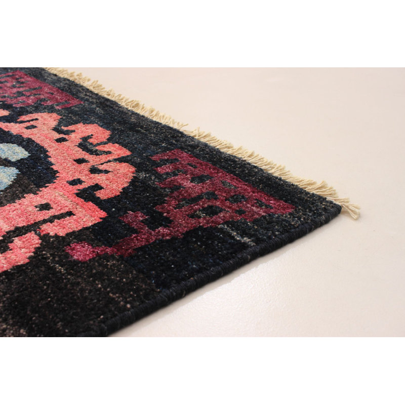 Tapis unique en laine noué à la main noir et rose 6 pi x 9 pi années 2010 Quinessa