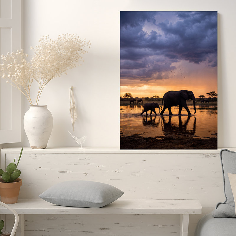 Silhouette d'éléphants marchant dans l'eau dorée, art mural, H 24 po x l 16 po