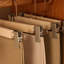 Cintres extensibles pour pantalons en bois massif - solution antidérapante et sans plis-322329009