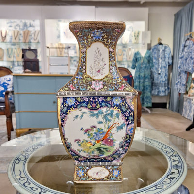 Porcelaine Vase Spring Whisper