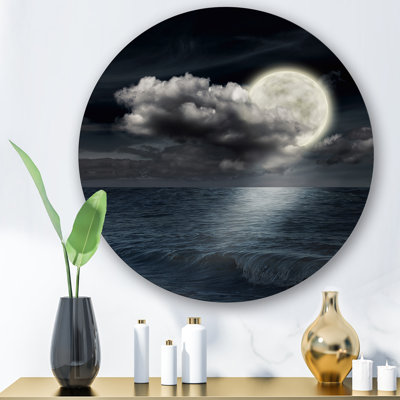 Pleine lune dans un ciel nocturne nuageux VI - art mural nautique et côtier en métal