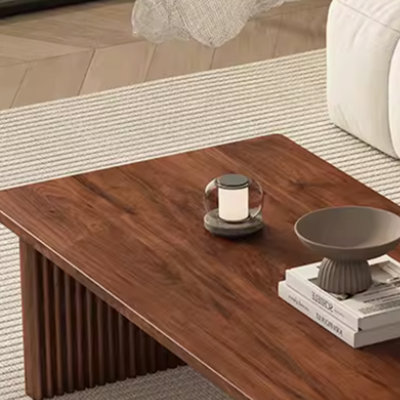 Table basse en bois massif au design minimaliste