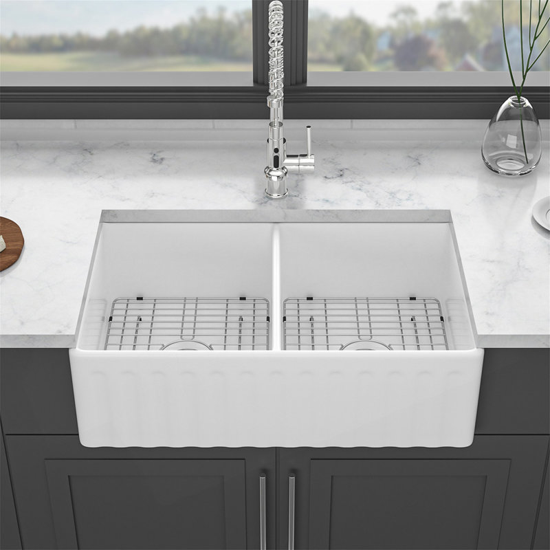 Évier de cuisine 33 po à double cuves en céramique avec cuve profonde et finition résistante aux taches pour une fonctionnalité durable et élégante.