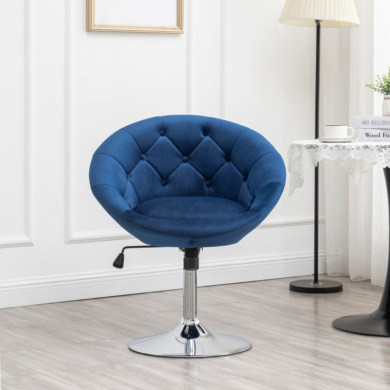 Luxueux fauteuil d'appoint pivotant à dossier capitonné avec base hydraulique, pour améliorer le confort et le style dans n'importe quelle pièce.