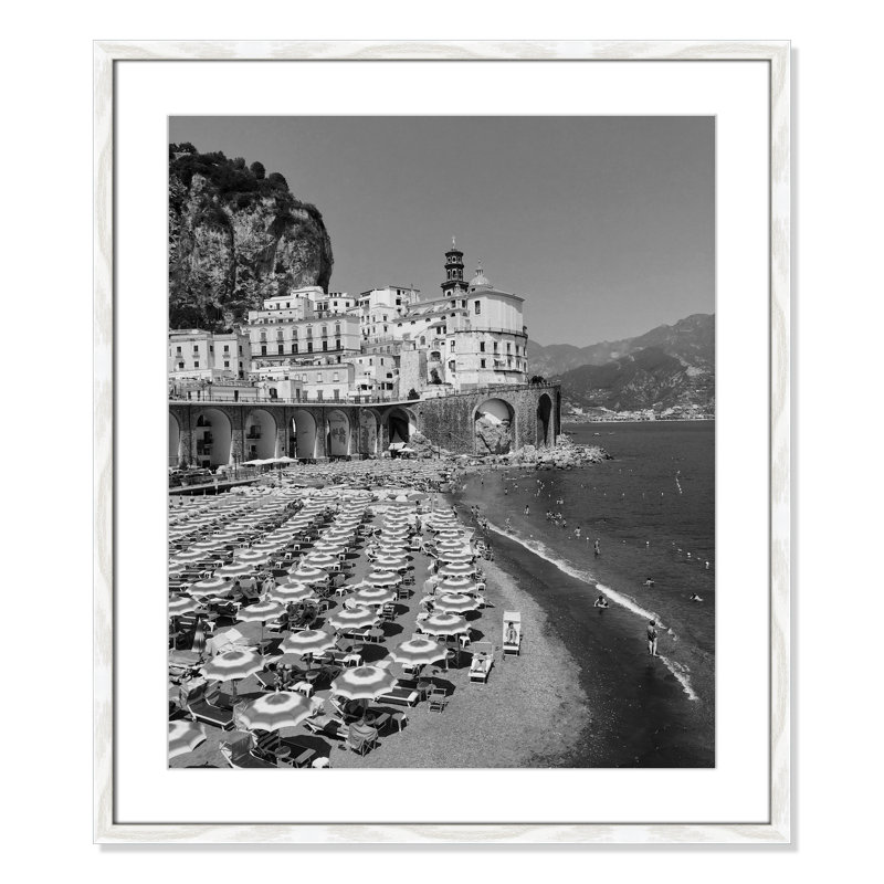 Shores Of Campania, Italy - Photographie de cadre photo, H 25,5 po x l 21,5 po x P 0,75 po, Blanc