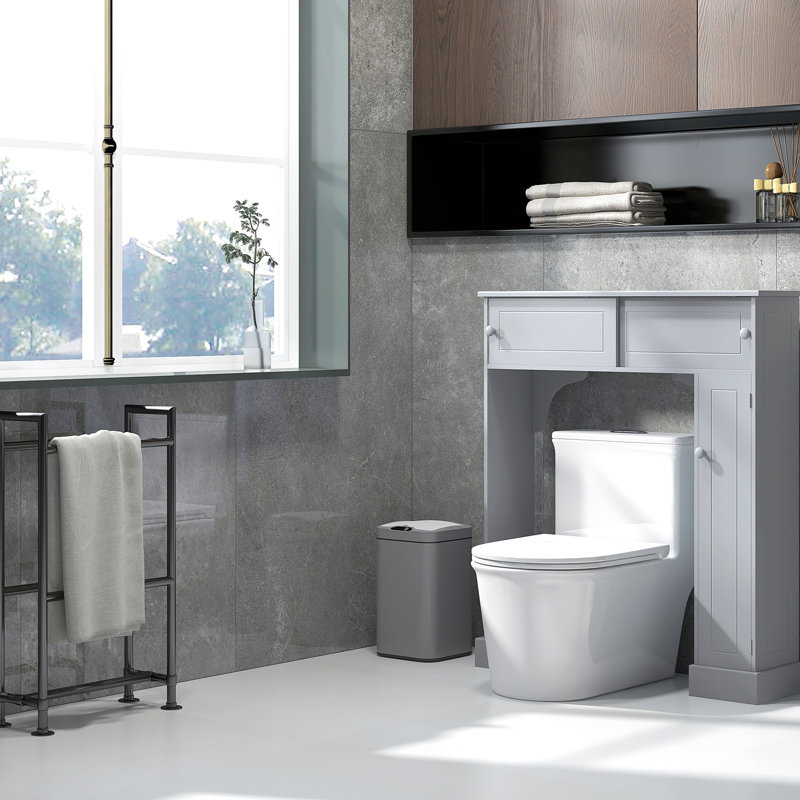 Unité de rangement au-dessus de la toilette en gris, avec tablettes réglables et armoire fonctionnelle de gestion de l'espace de salle de bain optimisée