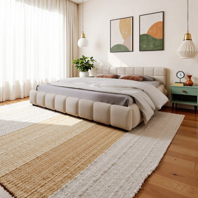 Élégant lit tapissier en chenille beige avec tête de lit en damier - très grand, sans sommier, confort doux et luxueux