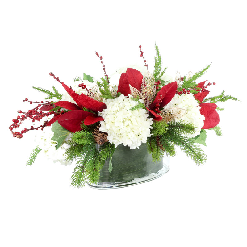 Arrangement floral des Fêtes avec hortensias, conifère et baies