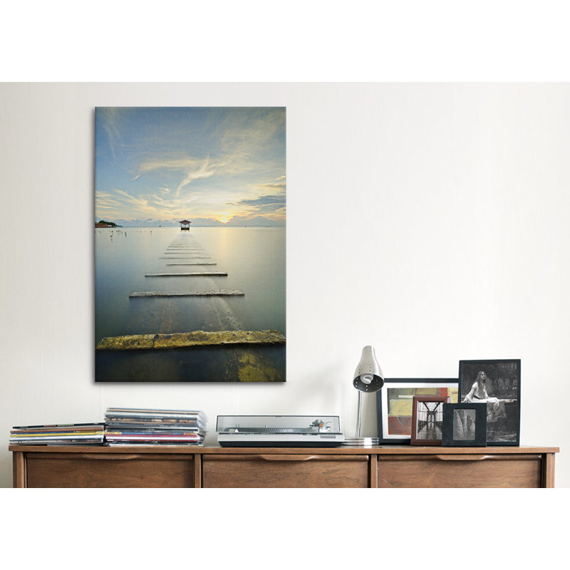 «Ocean Train» par Michael De Guzman, reproduction de photo sur toile, H 26 po x l 18 po x P 1,5 po, Toile avec cadre noir