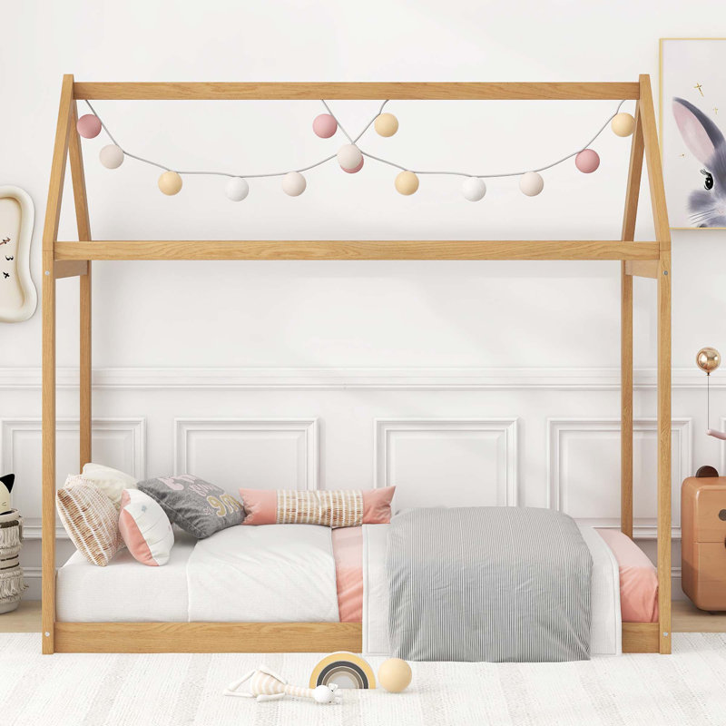 Lit simple en bois pour chambre