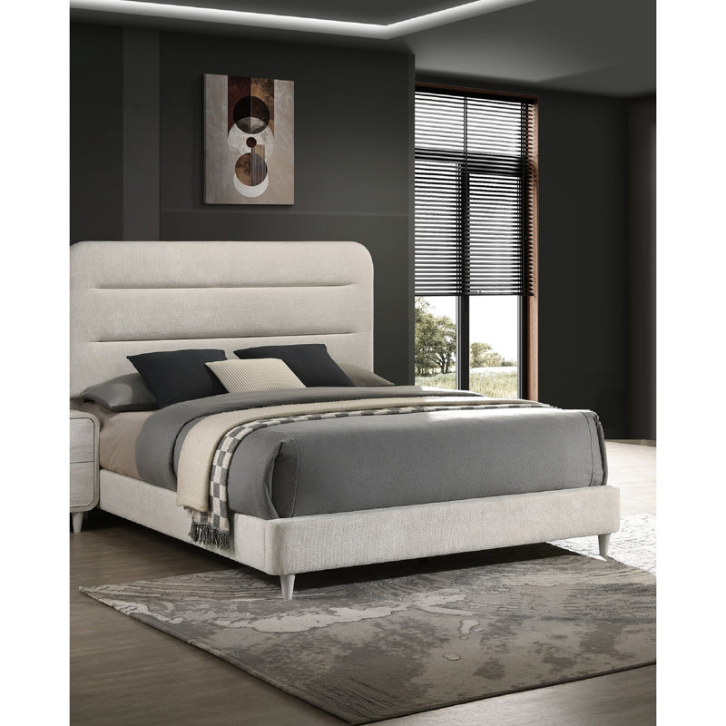 Lit à panneau moelleux rembourré avec des lignes épurées et un design polyvalent, idéal pour créer une chambre à coucher sereine et sophistiquée