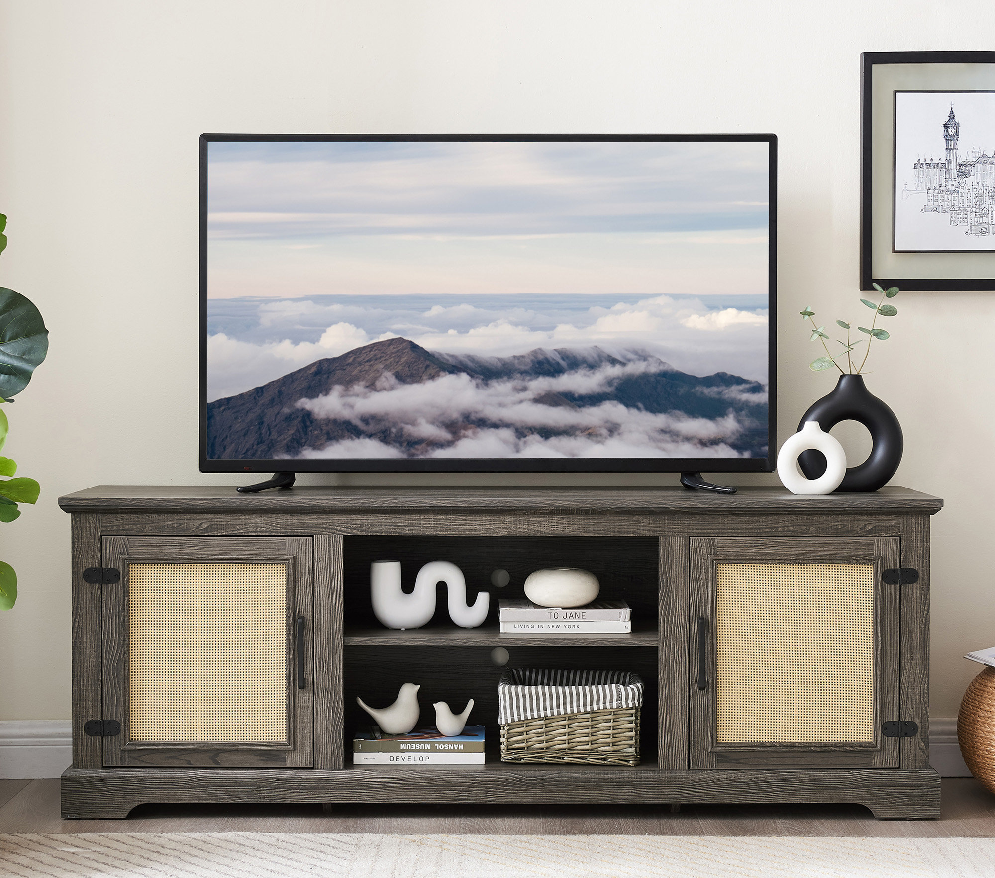 How to Style a Console Table under TV: Stunning Decor Ideas