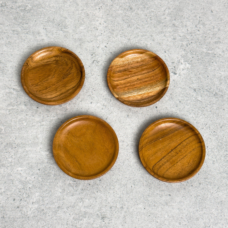Ensemble de 4 sous-verres ronds en bois d'acacia lisse