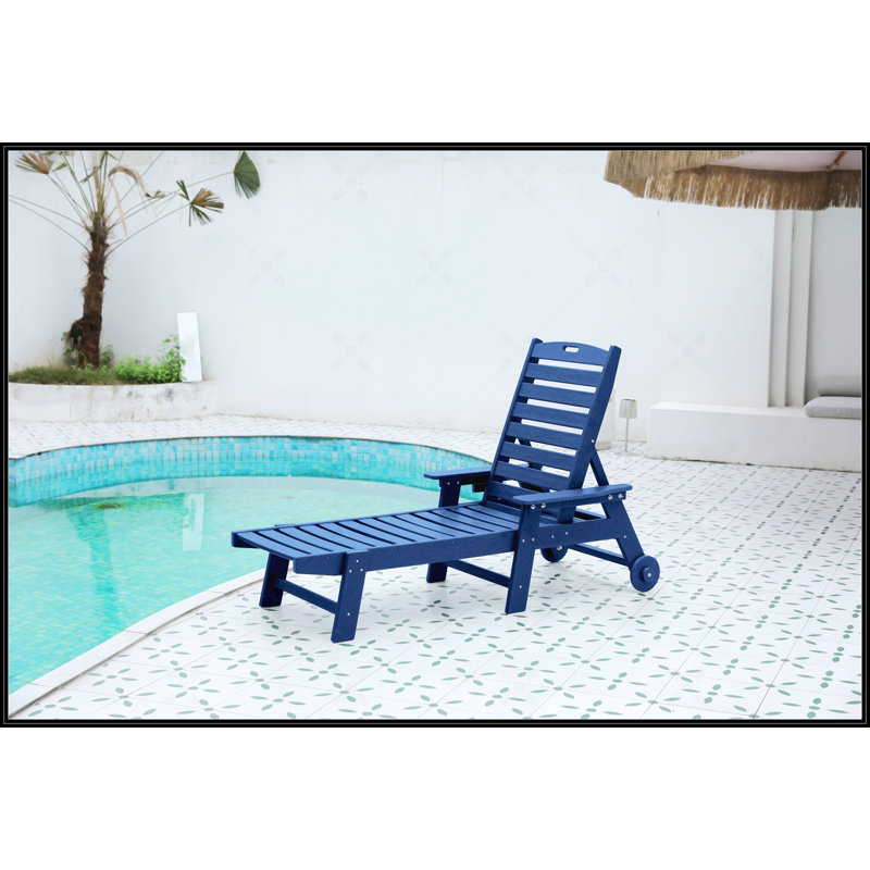 Chaise longue d'extérieur avec texture en bois, Marine