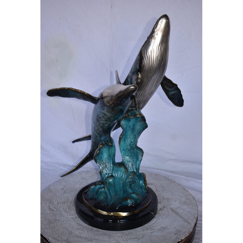 Paire de baleines bleues nageant dans l'océan, statue en bronze, taille: 21 po x 20 po x H 27 po.