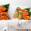 Coussin lombaire en bois floral à fleurs marigold sur fond