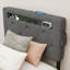 Lit plateforme simple rembourré gris neutre avec rangement et charge USB intégrée pour les petites chambres résidentielles modernes