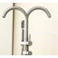 Robinet de baignoire autoportant à fixation au sol avec douche à main-128509645