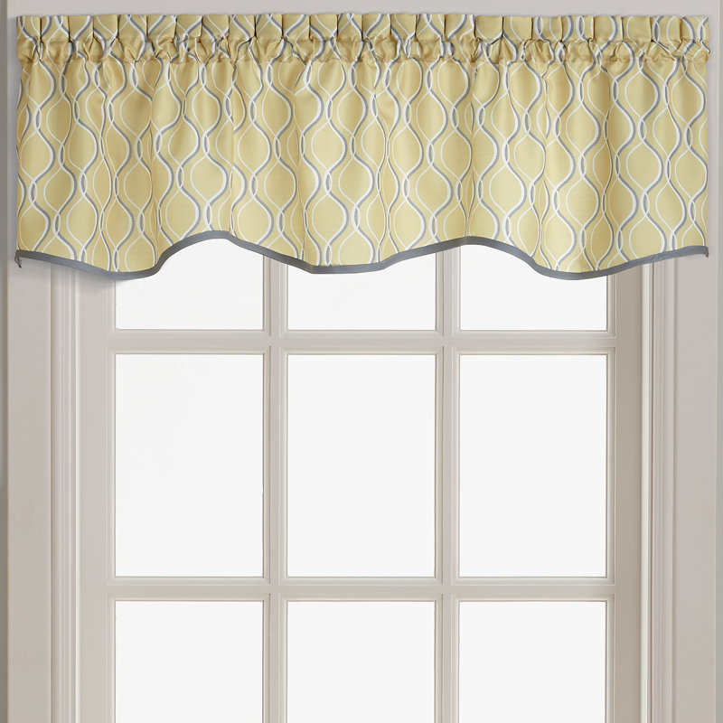 Nikalas Curtainworks Morocco Scallop Valance, Gold