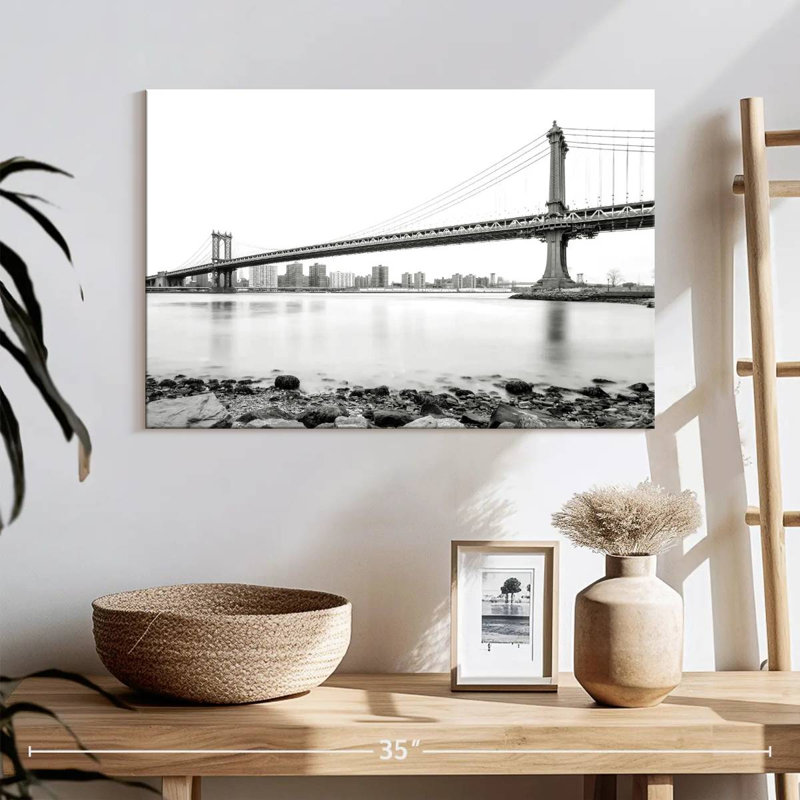 Lilie, pont monochrome de Manhattan, H 16 po x l 24 po