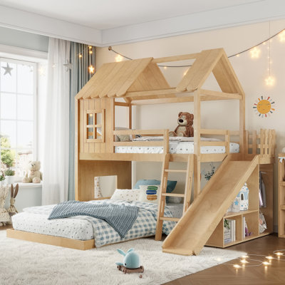 Lit superposé simple au dessus d'un lit double en bois massif avec tablettes, garde-robe et glissade