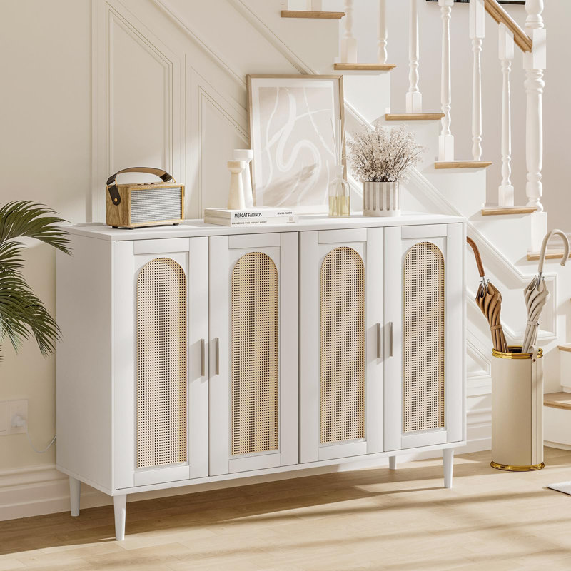 Buffet 48 po en rotin avec 4 portes, tablettes réglables, prise de courant intégrée, console polyvalente pour la cuisine, la salle à manger et le salon
