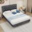 Lit à motif suède doux - Décorez l'espace de la chambre principale avec un accent doux et paisible. La structure robuste assure un sommeil stable et crée un lieu de repos privé-621993033