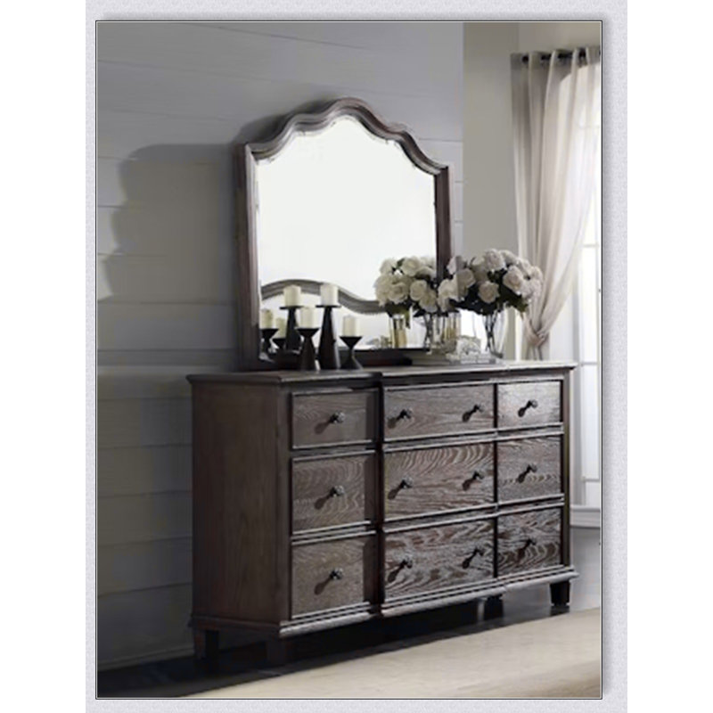 Commode Baudouin en chêne vieilli avec neuf tiroirs spacieux et glissières en métal durables pour un rangement élégant