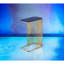Table d'appoint hypnotisante bleue et dorée avec des options utilitaires distinctives captivantes