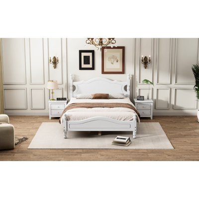 Lit plateforme double en bois de style rétro pleine grandeur avec finition blanche unie et éléments de support en lattes de bois robustes