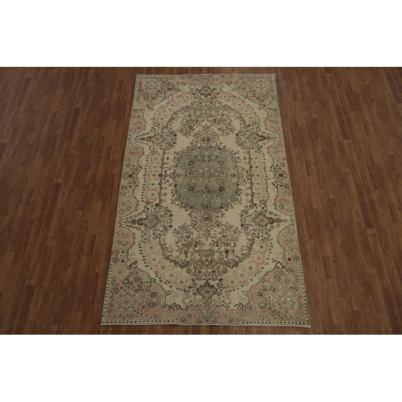 Tapis turc vieilli orné 5 x 9