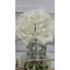 Roses avec fleurs artificielles dans un vase
