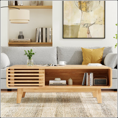 Table basse Mid Century Farmhouse en bois avec rangement, pour les salons modernes et organisés