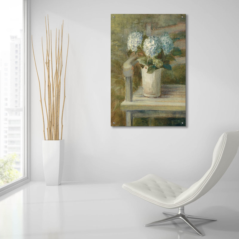 «Hydrangea Bouquet On Bench» par Danhui Nai, art mural en verre acrylique, H 36 po x l 24 po x P 0,2 po