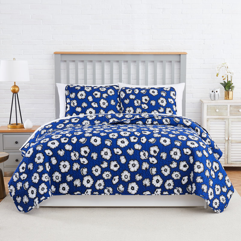 Essence Quilt Set, Full/Queen Quilt + 2 Shams, Blue