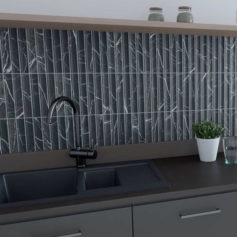 Carreau de mur cannelé mat en porcelaine 4,5 po x 9 po Lyrical, Marquina