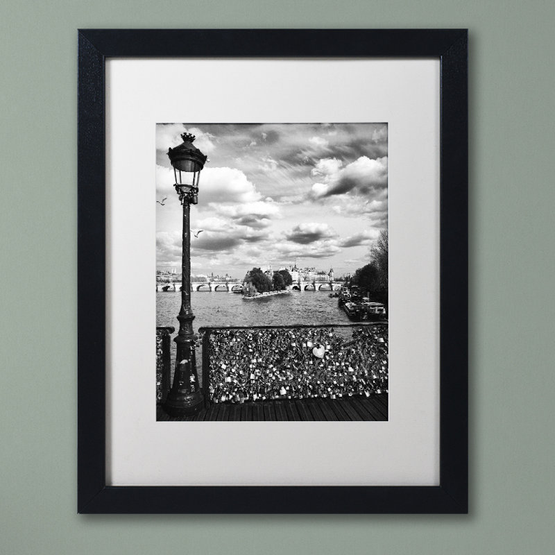 Pont des Arts Paris, reproduction de photo encadrée, H 20 po x l 16 po x P 0,5 po, Cadre noir, Blanc