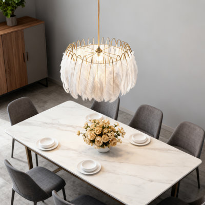 Lustre luxueux en plumes avec lumières