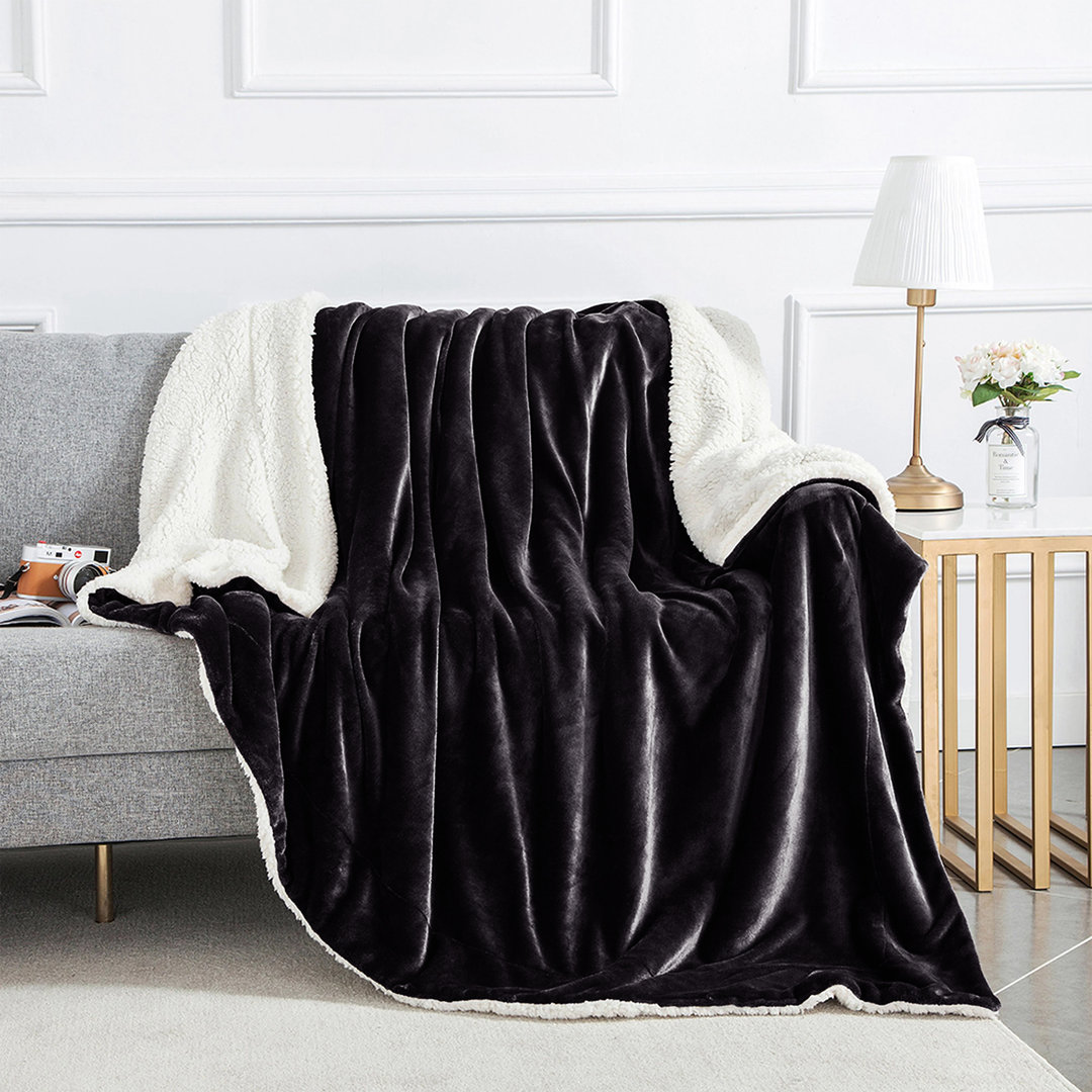 Super Soft Sherpa Fleece Blanket – Reversible Cozy Throw, 240 GSM