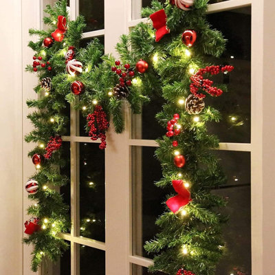 Boule de Noël décorative en rotin de 1,8 m (71 po) avec lumières, pomme de pin décorative, baies rouges mélangées, ornement de Noël en rotin artificiel crypto.