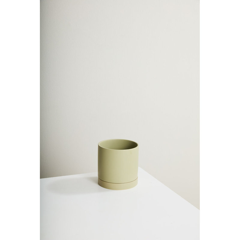 Swerve Neutral Pot with Saucer, Light Gray, 7" H x 7" W x 7" D