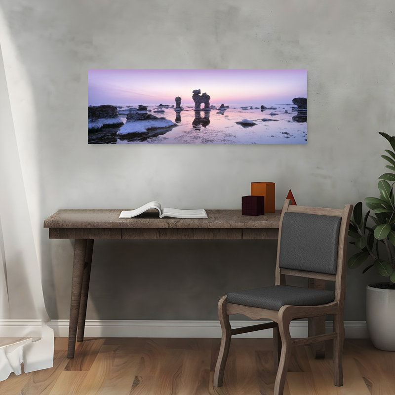 Roches sur la plage, art contemporain abstrait, plage, Gotland, Suède, H 36 po x l 12 po