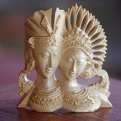 Niam Figurines & Sculptures