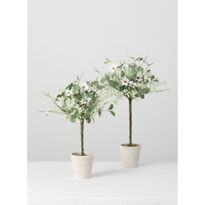 2 topiaires d'eucalyptus artificiels dans un pot