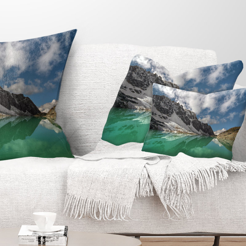 Coussin Clear Mountain Lake