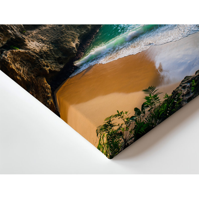 Toile, "Une superbe grotte intérieure au lever du soleil", art mural sur une plage tranquille avec du sable doré doux et des vagues douces