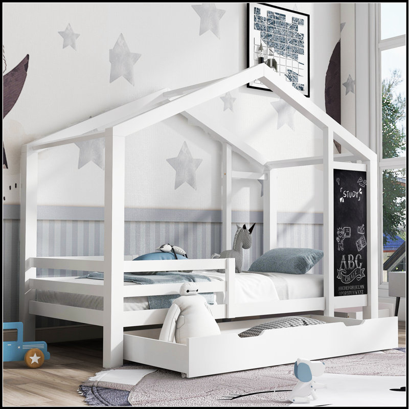 Lit maison avec tableau noir et tiroirs, deux options d'assemblage pour des chambres d'enfants créatives et fonctionnelles